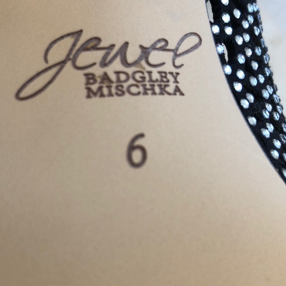 BADGLEY MISCHKA NEVER WORN BLACK SATIN JEWEL PUMPS - Picture 4 of 6